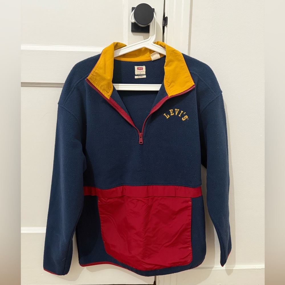 Levi’s fleece men’s top in small